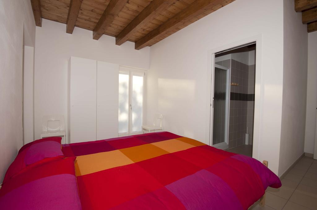Ostello Casa Rossa Laveno-Mombello Δωμάτιο φωτογραφία