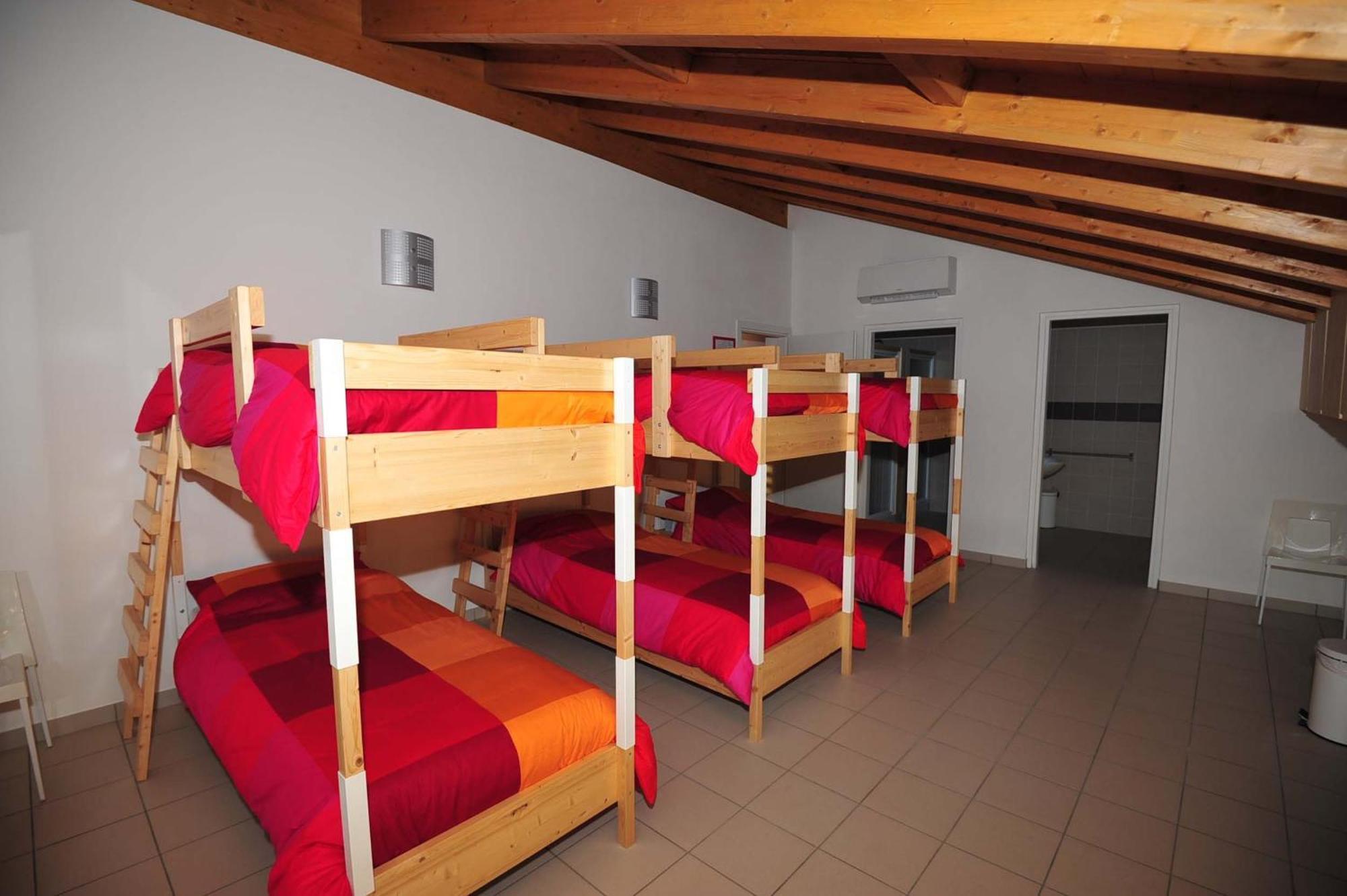 Ostello Casa Rossa Laveno-Mombello Εξωτερικό φωτογραφία
