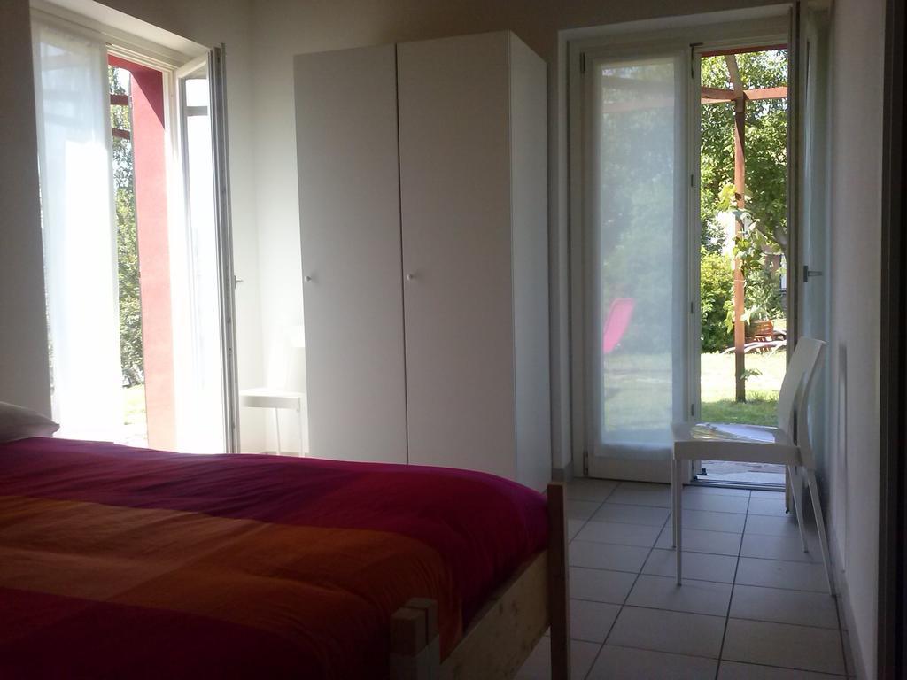 Ostello Casa Rossa Laveno-Mombello Δωμάτιο φωτογραφία