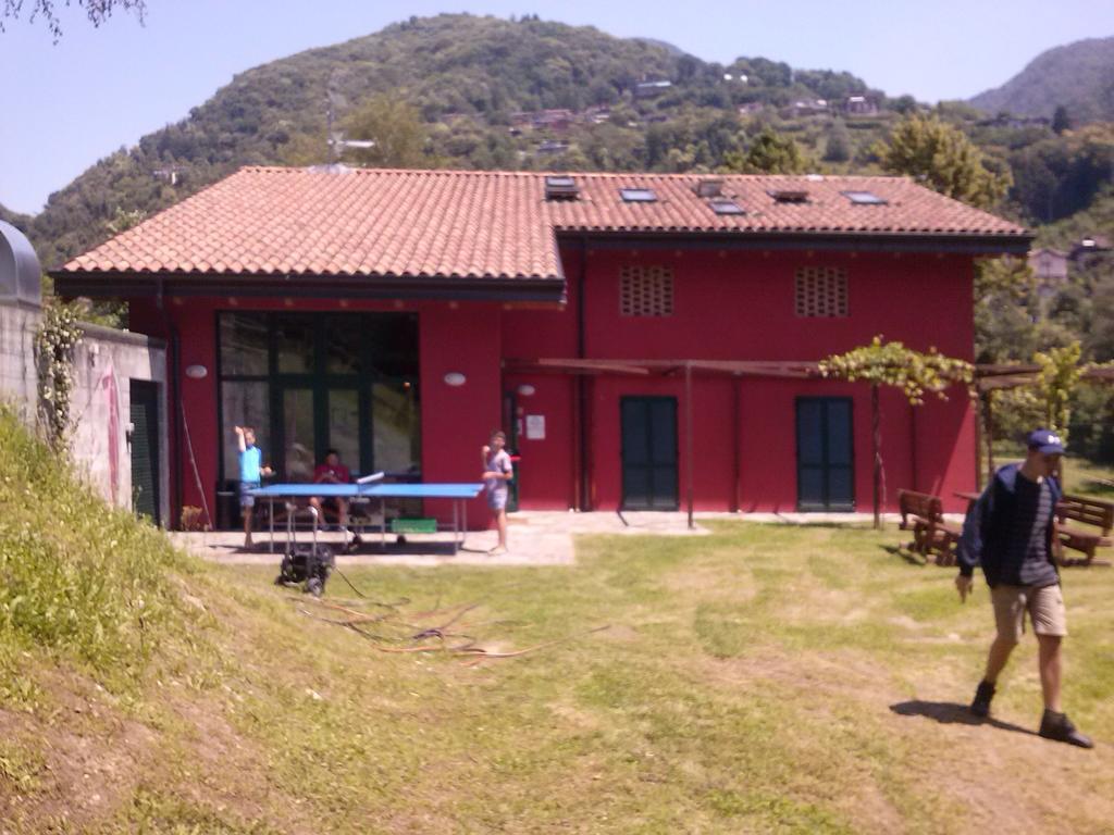 Ostello Casa Rossa Laveno-Mombello Εξωτερικό φωτογραφία